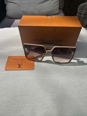 Louis Vuitton Square Gradient Sunglasses with Monogram Detail and Box